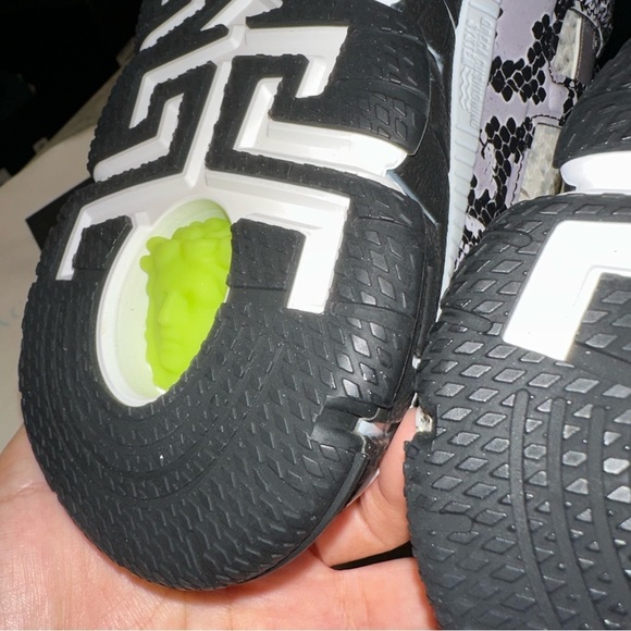 New Size 43 Versace Snakeskin-Effect Low-Top Sneakers Grey Black - Picture 7 of 11